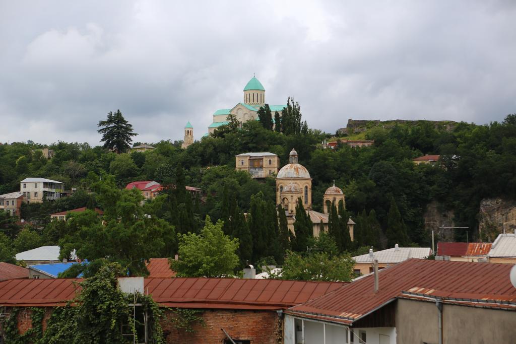 Discovery Hotel Koetaisi Buitenkant foto